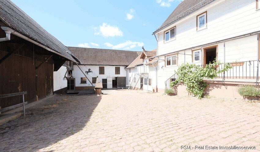 Dreiseitenhof mit Wohnhaus, Anbau, Garage, Querbau mit 9 Pferdeboxen, 2 Scheunen, ausbaubare Wohnung, 64750 Lützelbach