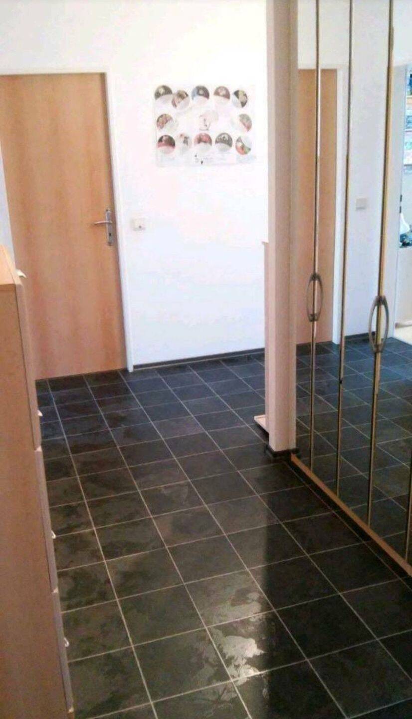 Privat zur Vermietung 3,5 Zimmerwohnung mit Aufzug, Balkon, Kelleranteil, Abstellraum und 2 Stellplätze in Singen-Südstadt, 78224 Singen (Hohentwiel)