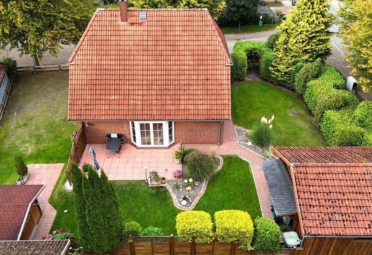 GEPFLEGTES EINFAMILIENHAUS MIT TRAUMHAFTEM GARTEN IN BUXTEHUDE-HEDENDORF, 21614 Buxtehude
