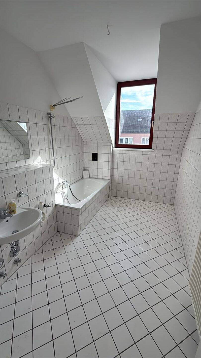 Großzügige 3-Zimmer mit Wannenbad, EBK und Laminat in zentraler Lage! SP mgl., 9130 Chemnitz (Hilbersdorf Sonnenberg Yorckgebiet Zentrum)