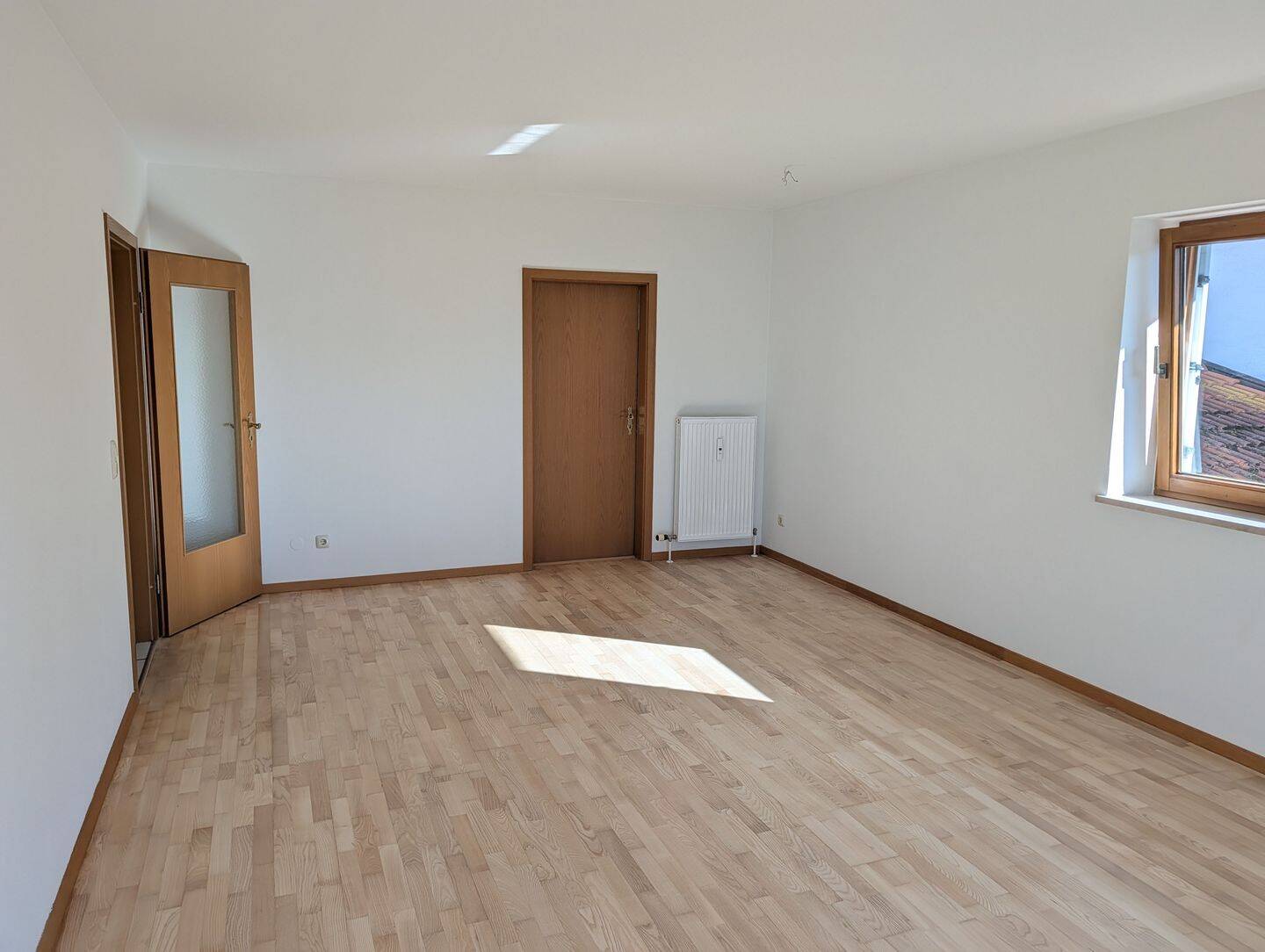 Schöne 3-Zimmer-Wohnung mit Balkon in ruhiger Wohnlage von Bayerbach, 94137 Bayerbach