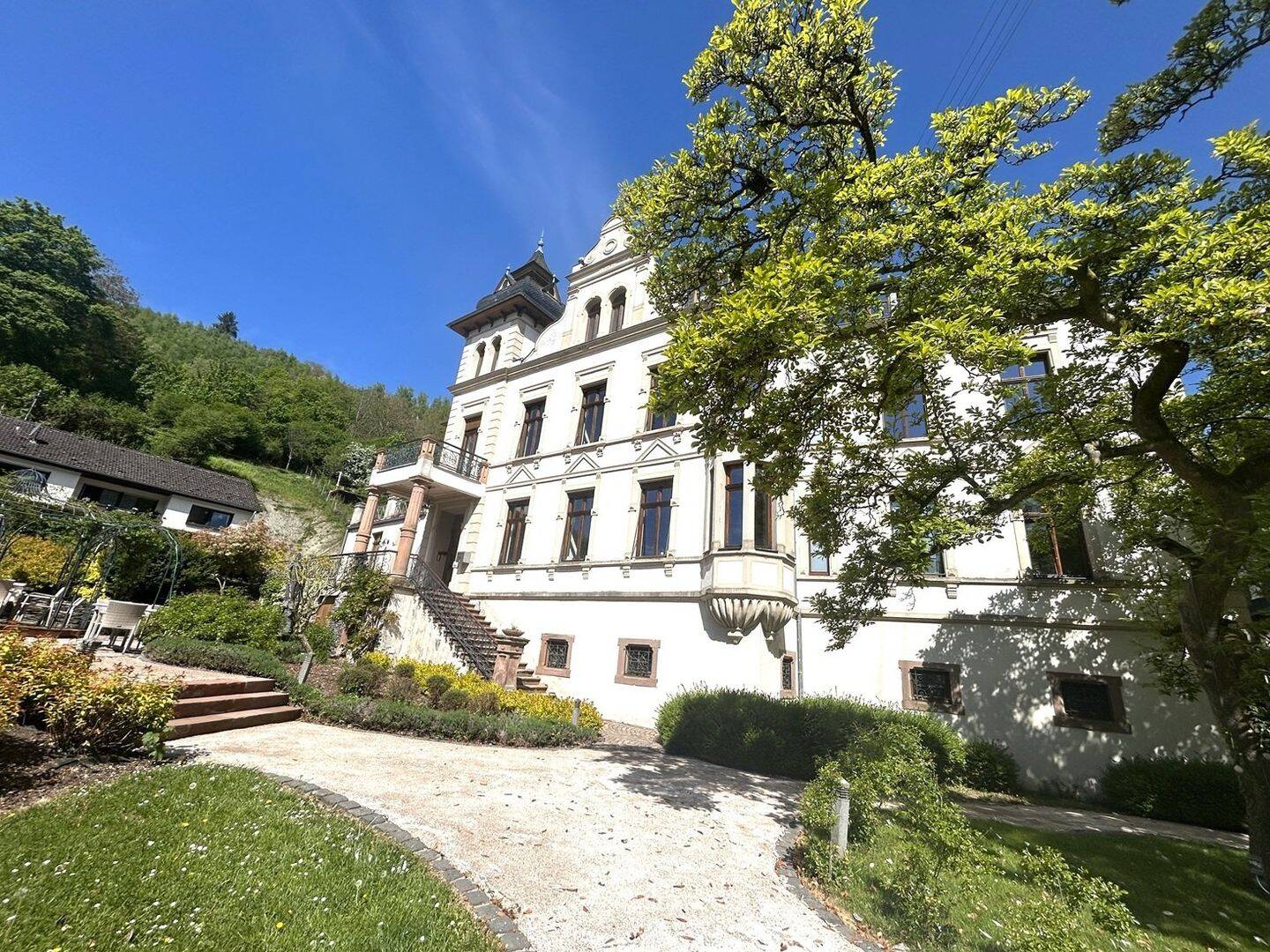 Trarbach an der Mosel voll möblierte Wohnung in Jugendstil-Villa mit herrlicher Sicht ins Grüne, 56841 Traben-Trarbach