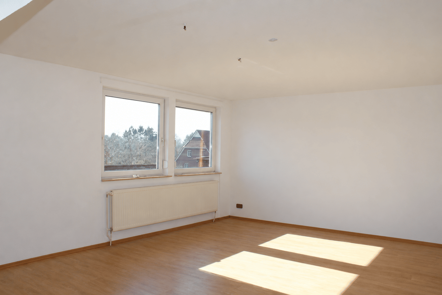 Lichtdurchflutete, große 3 Zimmer- Wohnung am Naturschutzgebiet, 21684 Stade