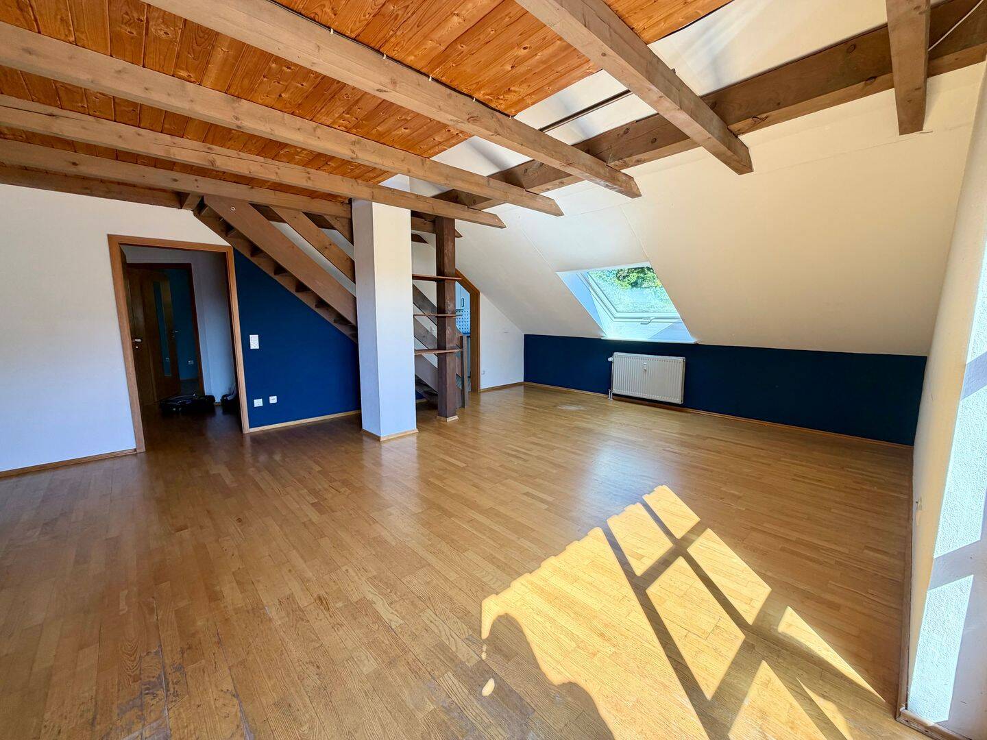 ***Charmante 2,5 – Zimmer – Wohnung mit Galerie und traumhaftem Ausblick in Passau-Hals zu Vermieten*** !!! MIT EBK !!!, 94034 Passau (Altstadt Grubweg Hacklberg Hals)
