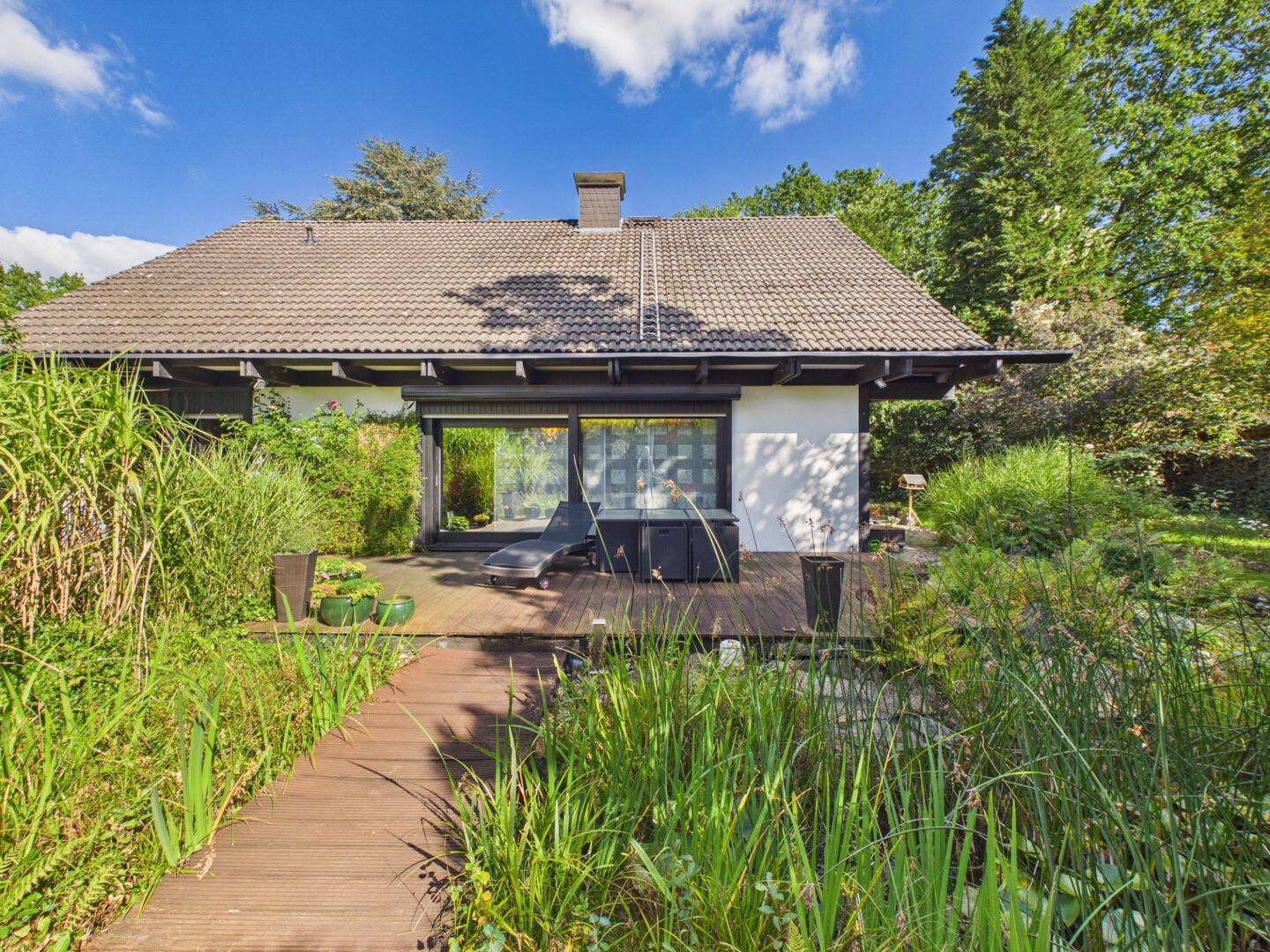 Exklusives HUF-Einfamilienhaus in Iserlohn: Offenes Raumgefühl, Wellnessbereich & traumhafter Garten, 58640 Iserlohn