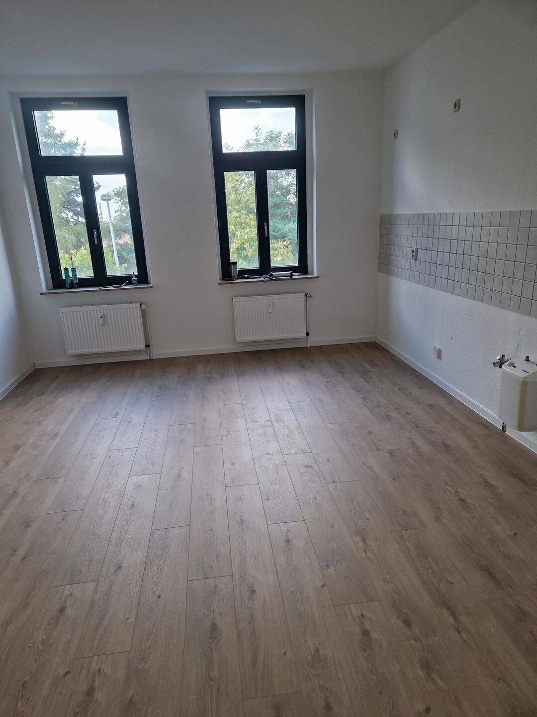 schöne Wohnung mit Laminat, 4435 Schkeuditz