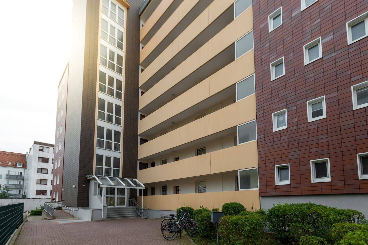 Mit Fahrstuhl, Hafenblick & verglastem Balkon! Renovierte 4-Zimmer-Wohnung in Bremerhaven-Lehe!, 27568 Bremerhaven (Lehe Mitte Überseehafen)