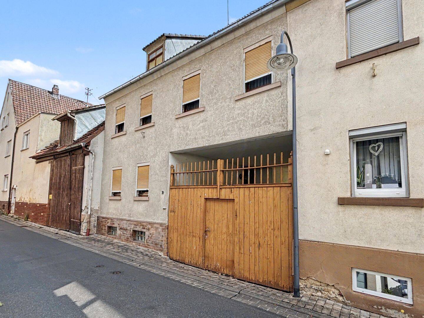 Sanierungsbedürftiges Einfamilienhaus mit viel Potential in Karlstadt am Main, 97753 Karlstadt