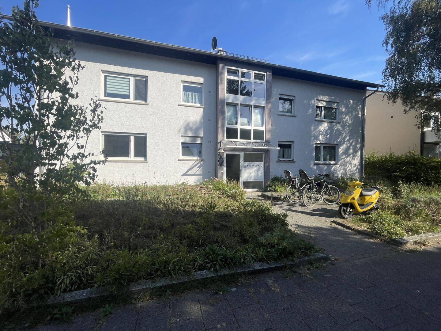 Wohnen im Grünen: Helle 4-Zimmer-Wohnung mit Balkon und Einbauküche in Karlsruhe-Waldstadt, 76139 Karlsruhe (Hagsfeld Rintheim Waldstadt)