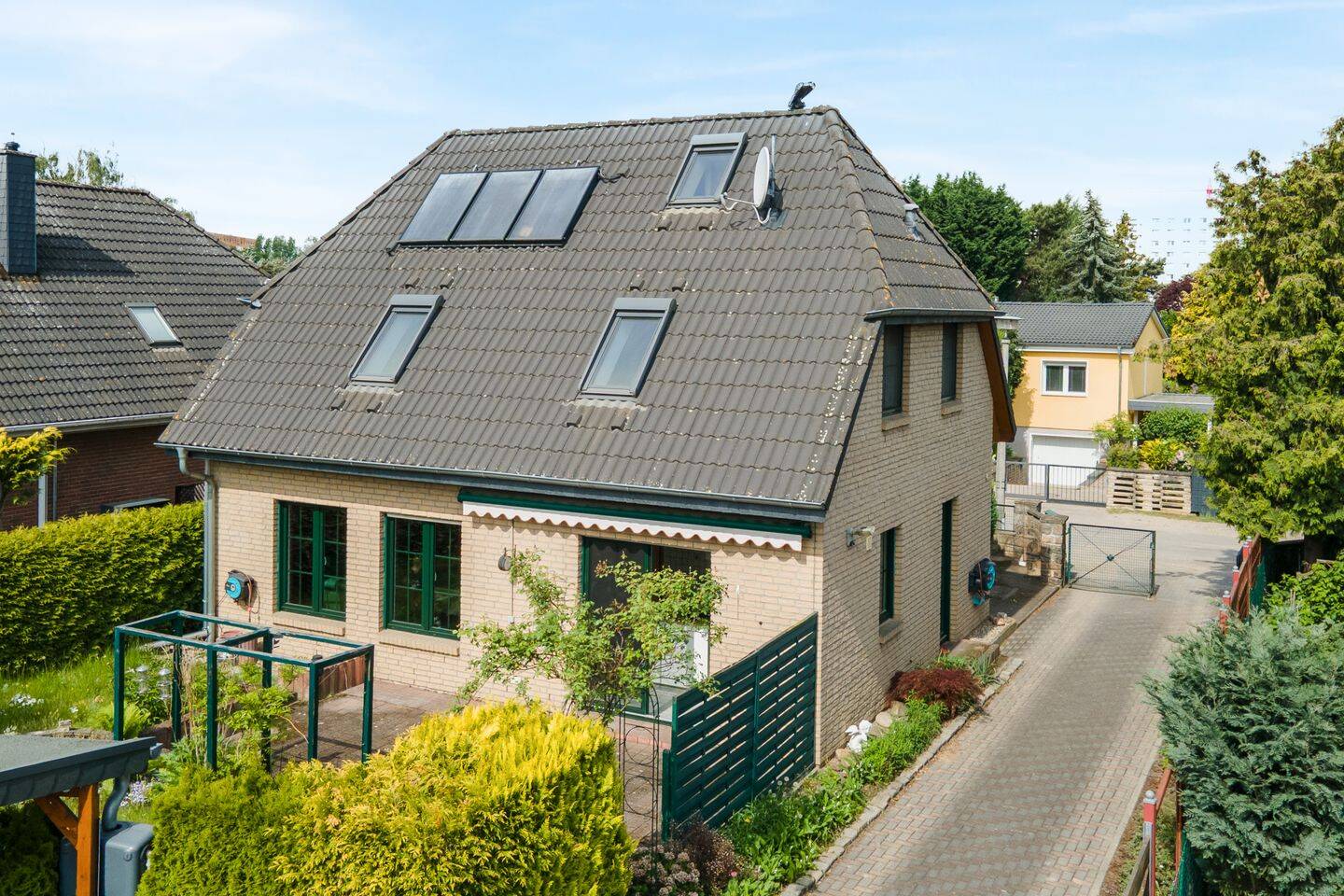 Inkl. Einbauküche, Fußbodenheizung, Rollläden, Garage, Treppenlift: Einfamilienhaus in Marzahn, 12685 Berlin (Marzahn-Hellersdorf Marzahn)