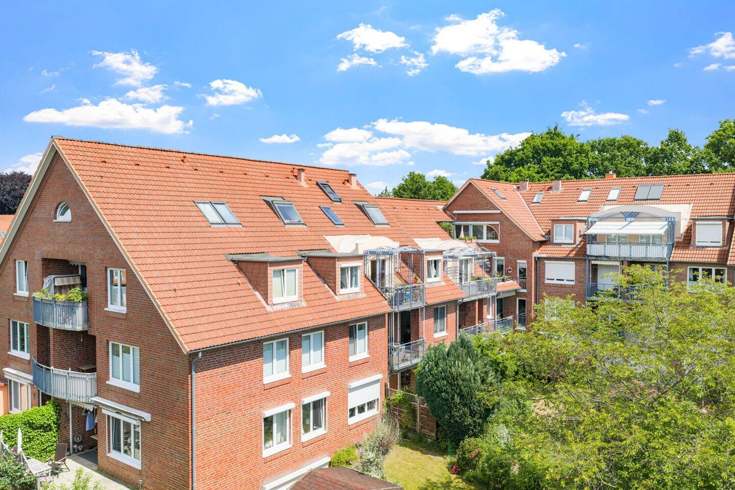 Charmante Dachgeschosswohnung im maisonetteähnlichen Wohnstil mit Balkon und Stellplatz, 25421 Pinneberg