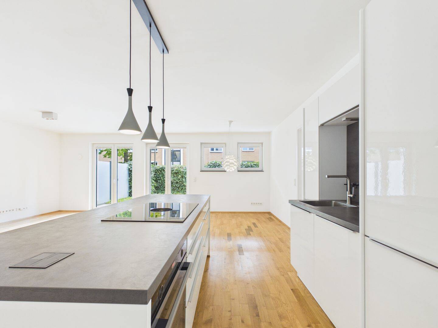 Großzügiges und modernes Wohnen: 2-Zimmer-Wohnung mit Einbauküche und eigener Südterrasse, 30853 Langenhagen
