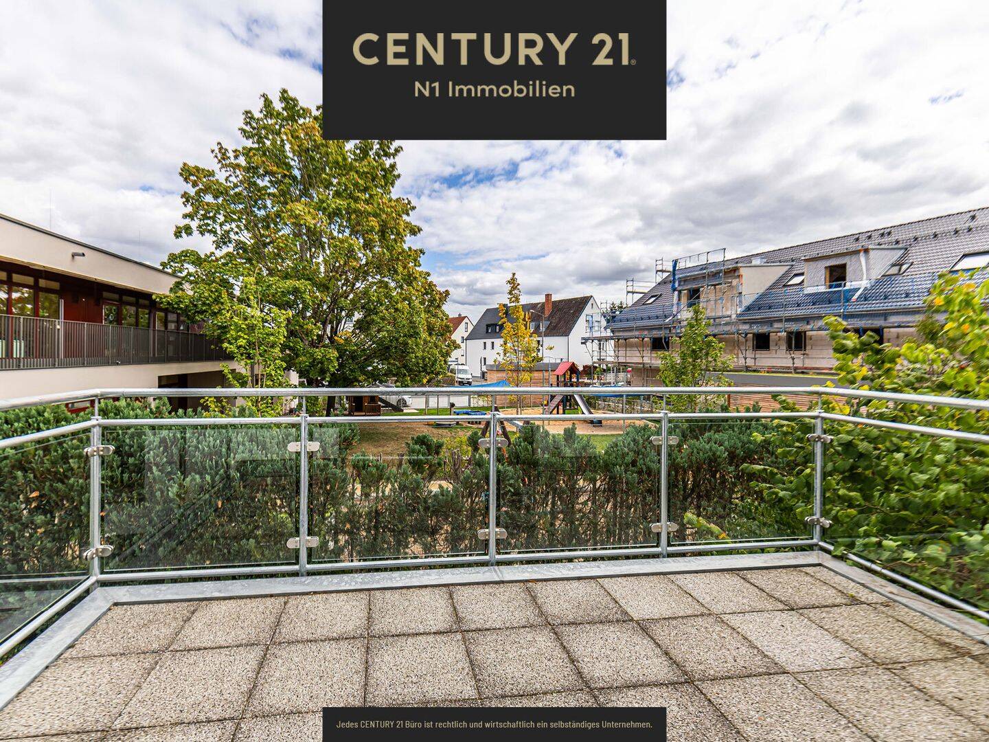 Moderne Maisonettewohnung mit 4 Zimmern, Balkon, Dachterrasse und Kamin, 90453 Nürnberg