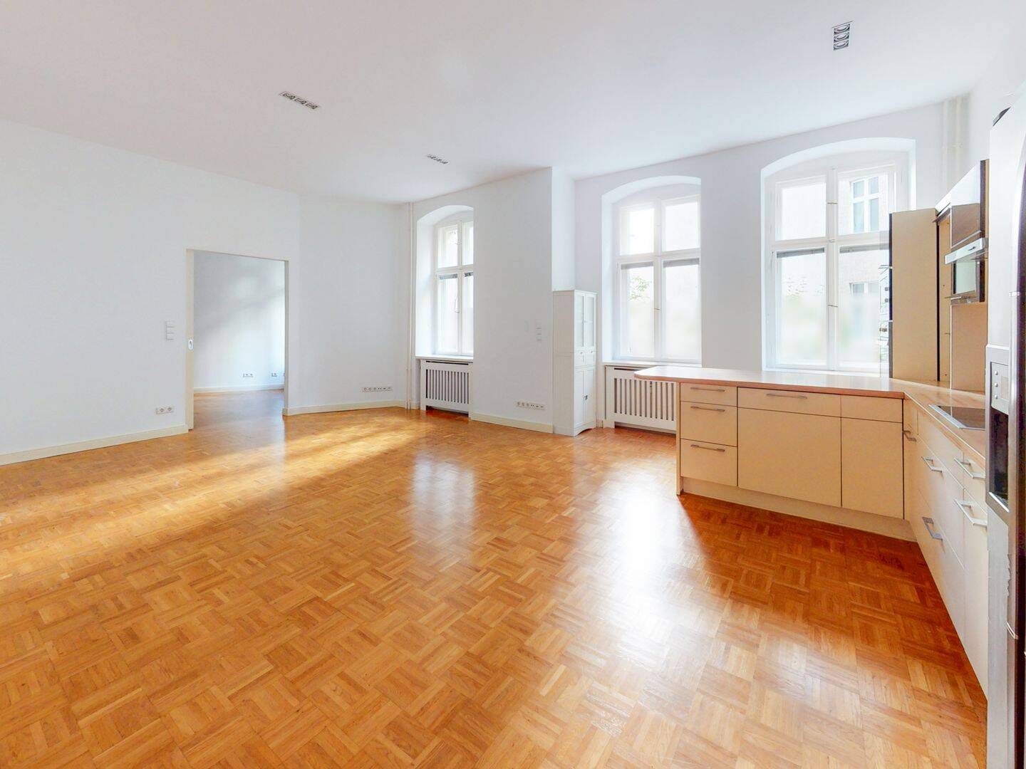Bezugsfreie Altbauwohnung mit Balkon und offener Wohnküche in Charlottenburg, 10629 Berlin (Charlottenburg-Wilmersdorf Charlottenburg)