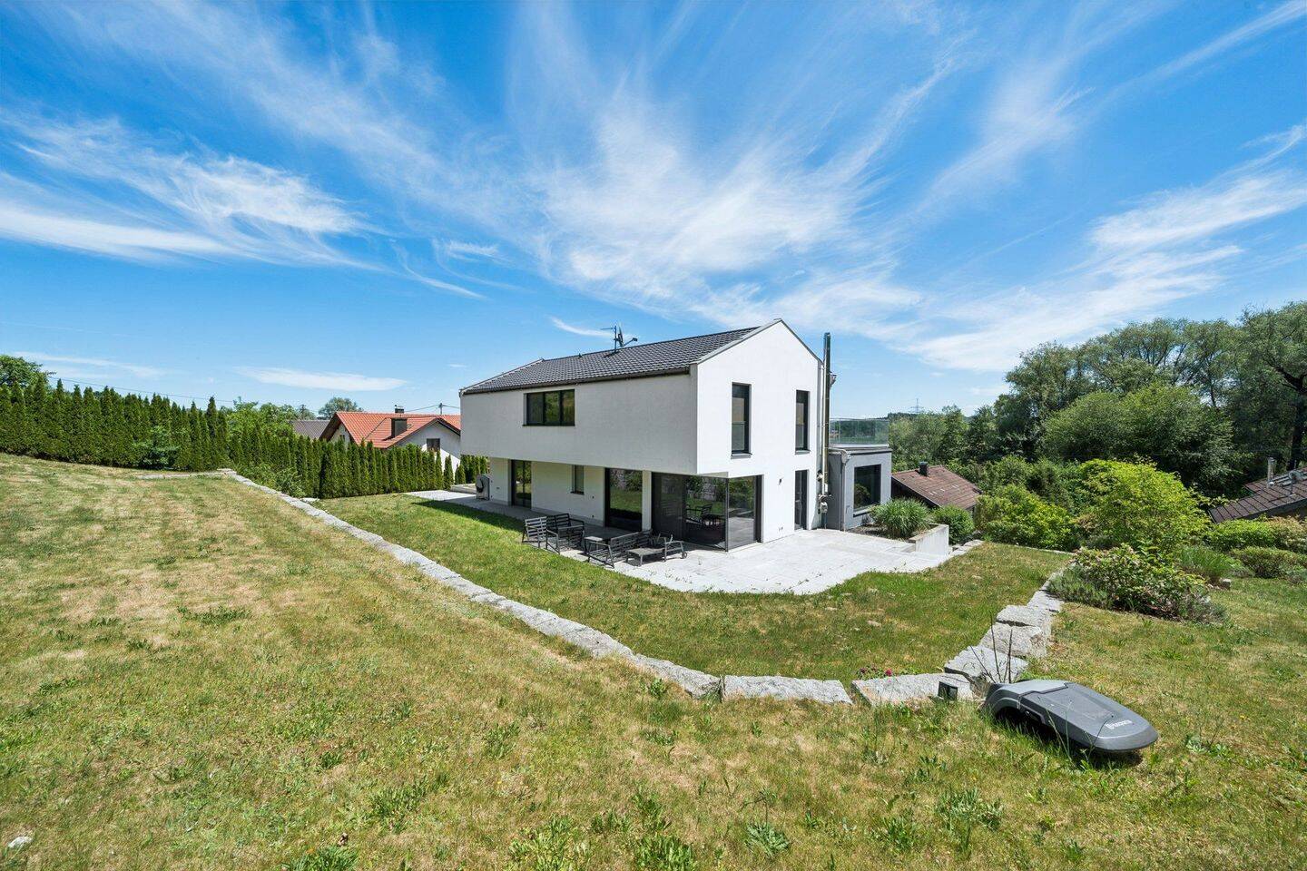 Eine Klasse für sich – lichtdurchflutete Luxusvilla mit Spa, Kamin, großzügigem Masterbereich und einzigartiger Architektur, 83527 Haag i. OB (Haag)
