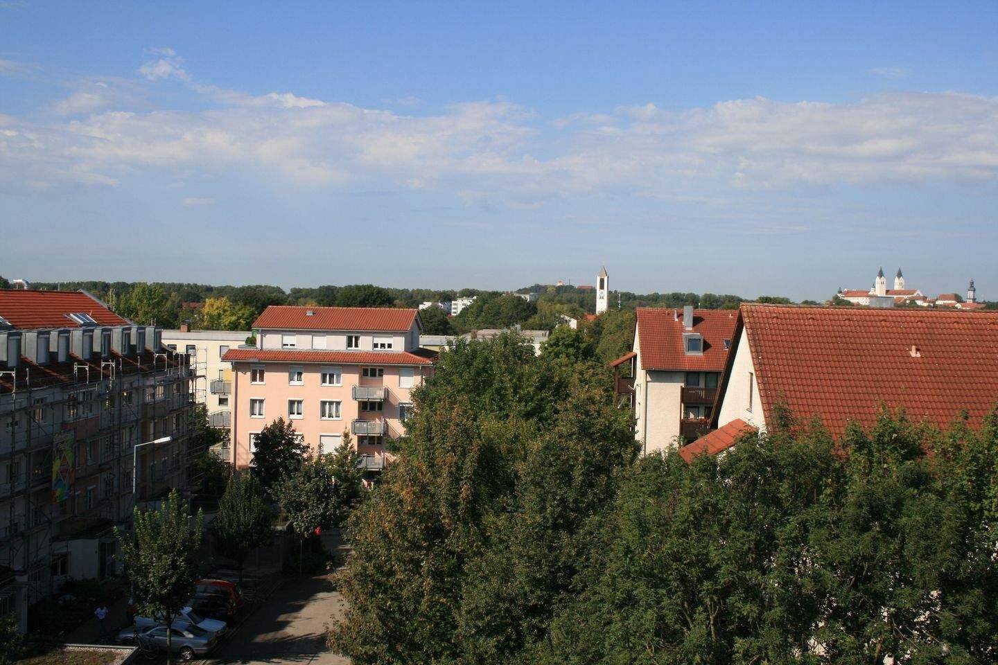 Großzügige 4-Zimmer Dachgeschoss-Wohnung in Freising-Lerchenfeld, 85356 Freising