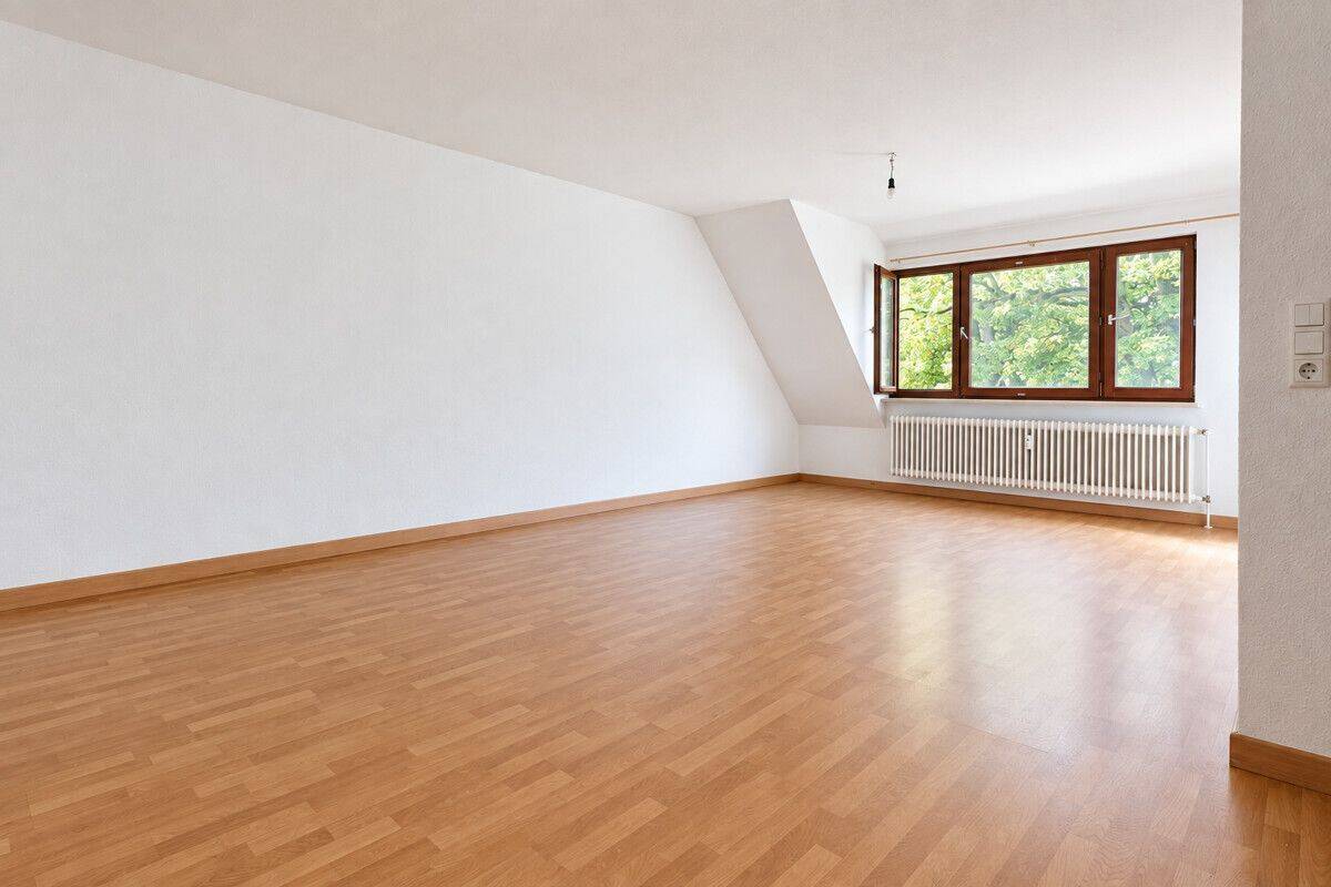 Großzügige 4-Zimmer-Dachgeschosswohnung in zentraler Lage von Lesum, 28717 Bremen (Burgdamm Lesum Sankt Magnus)