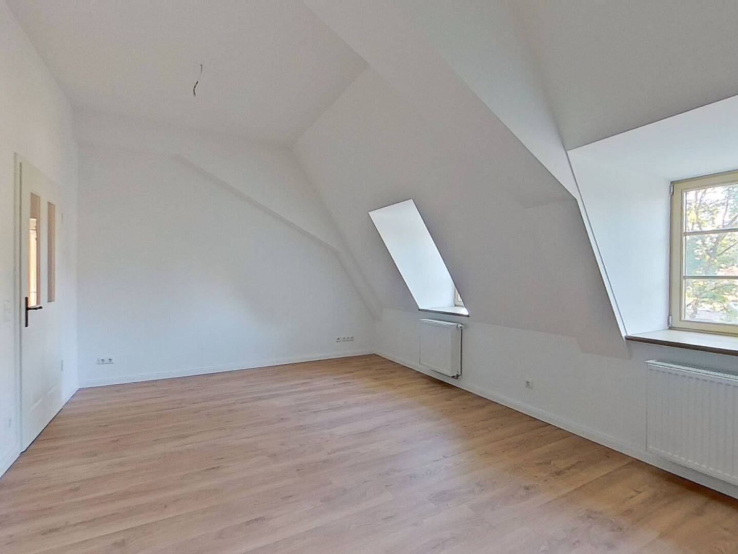 Traumhafte 3-Zi.-Dachgeschosswohnung in historischem Ambiente am Schloss, 39343 Haldensleben