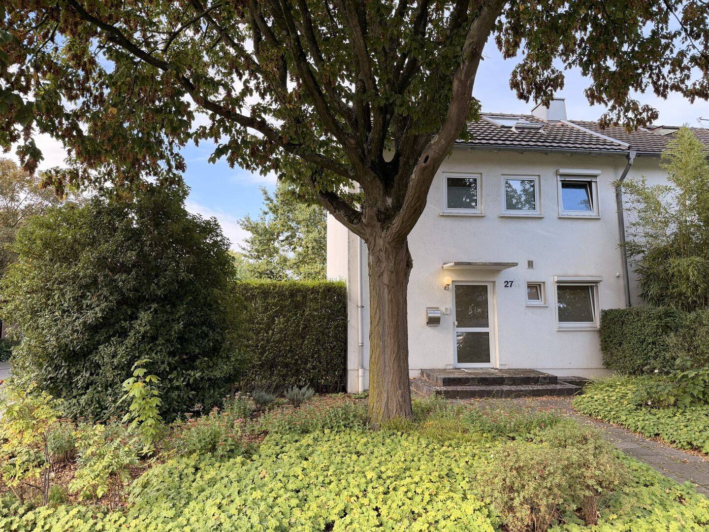 Düsseldorf-Golzheim: Möbliertes Reiheneckhaus mit Garten und PKW-Stellplatz!, 40474 Düsseldorf (Golzheim Lohausen Pempelfort Stockum)