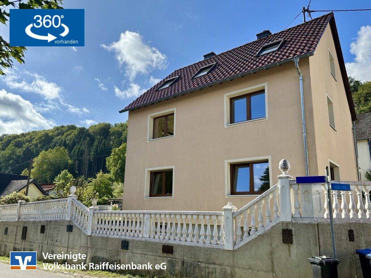 Familientraum in ländlicher Umgebung: Modernisiertes Einfamilienwohnhaus mit großem Garten, 54552 Immerath