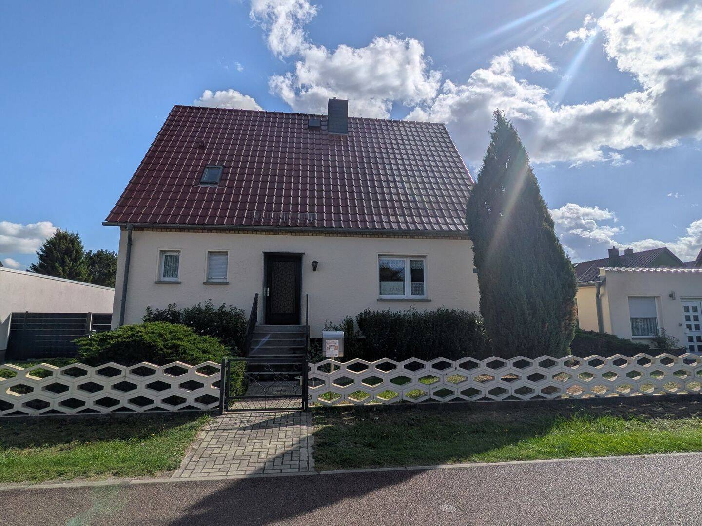 Einfamilienhaus mit großer Werkstatt – Wohnen und Arbeiten in Oranienbaum, 6785 Oranienbaum-Wörlitz