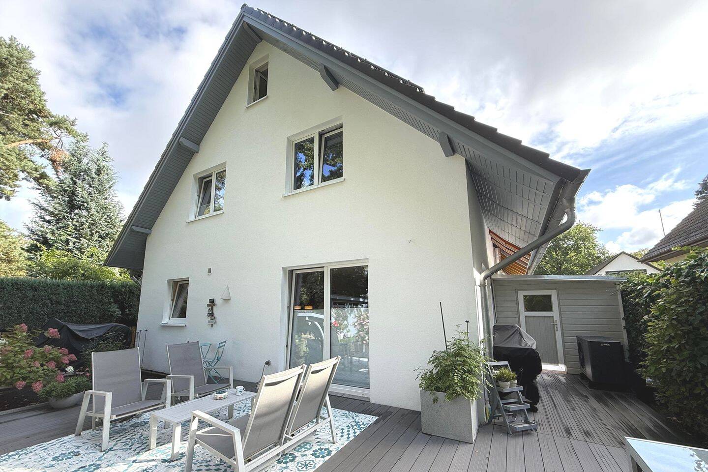 Ruhige, zentrale Lage – Tolle Doppelhaushälfte mit moderner Energietechnik!, 22549 Hamburg (Altona Bahrenfeld Lurup Osdorf)