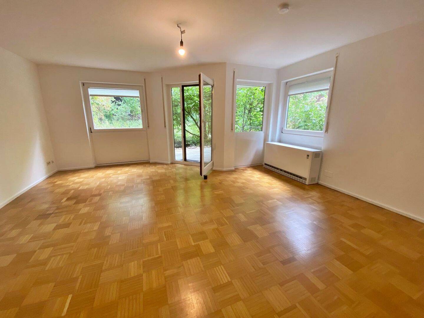 Frisch renovierte 2,5-Zimmer mit Terrasse und Garagenstellplatz direkt an der Steinlach, 72072 Tübingen