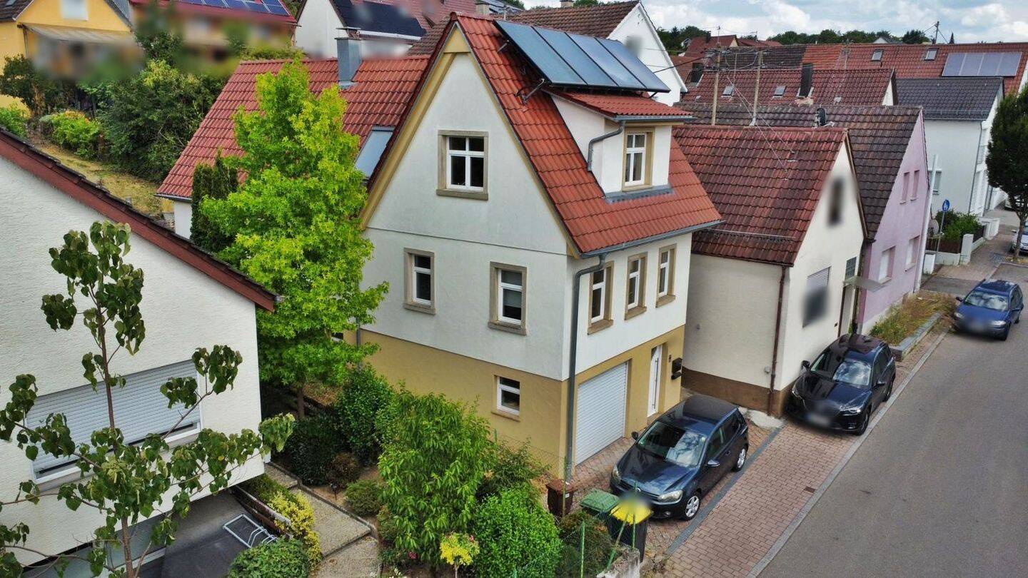EFH mit Garten + 3 Garagen in attraktiver Wohnlage – umfassend kernsaniert & individuell vollendbar, 71686 Remseck am Neckar