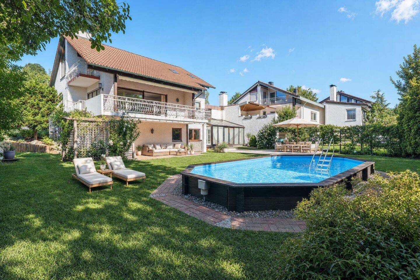 Solides Einfamilienhaus in ruhiger Randlage mit Gartenidylle und Pool, 86356 Neusäß
