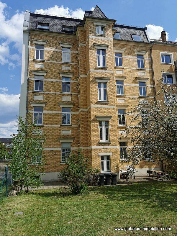 Erstbezug nach Renovierung – Attraktive 2-Zimmer-Dachgeschosswohnung mit neuer Einbauküche, 8525 Plauen