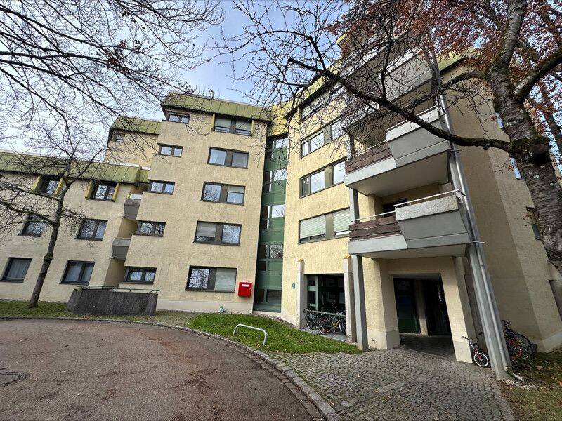 Frisch saniert! 2 Zimmer mit Balkon, 82061 Neuried