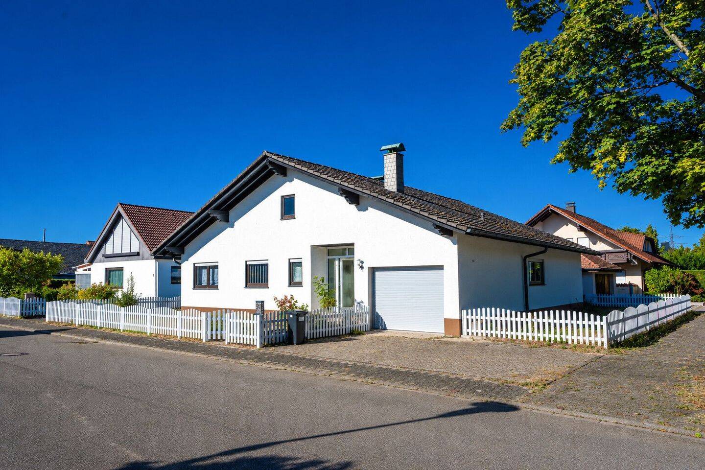 Großzügiges Einfamilienhaus mit Einliegerwohnung, Garten und Garage, 76344 Eggenstein-Leopoldshafen