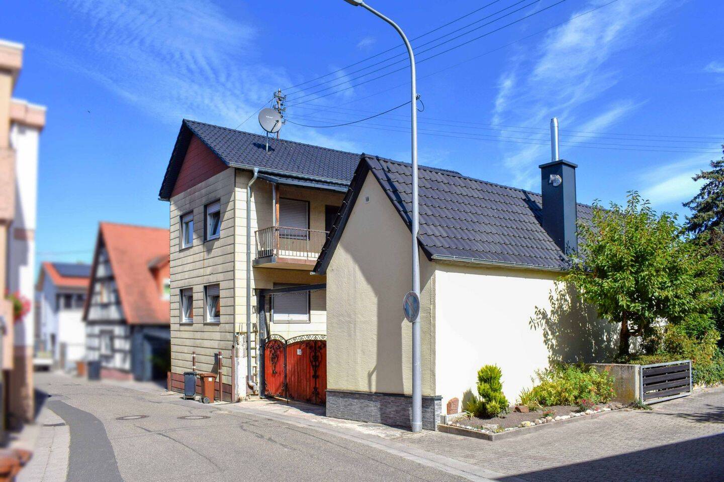 Bereits aufgewertet, noch viel Potenzial Einfamilienhaus mit 1095 m² Grundstück u. Nebengebäuden, 67366 Weingarten (Pfalz)