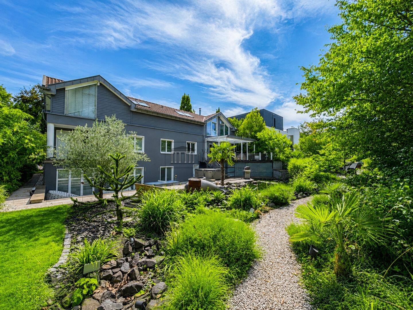 Anwesen in Rheinnähe mit Garten und Wellnessbereich, 53225 Bonn (Beuel Geislar Schwarzrheindorf Vilich Vilich-Rheindorf)