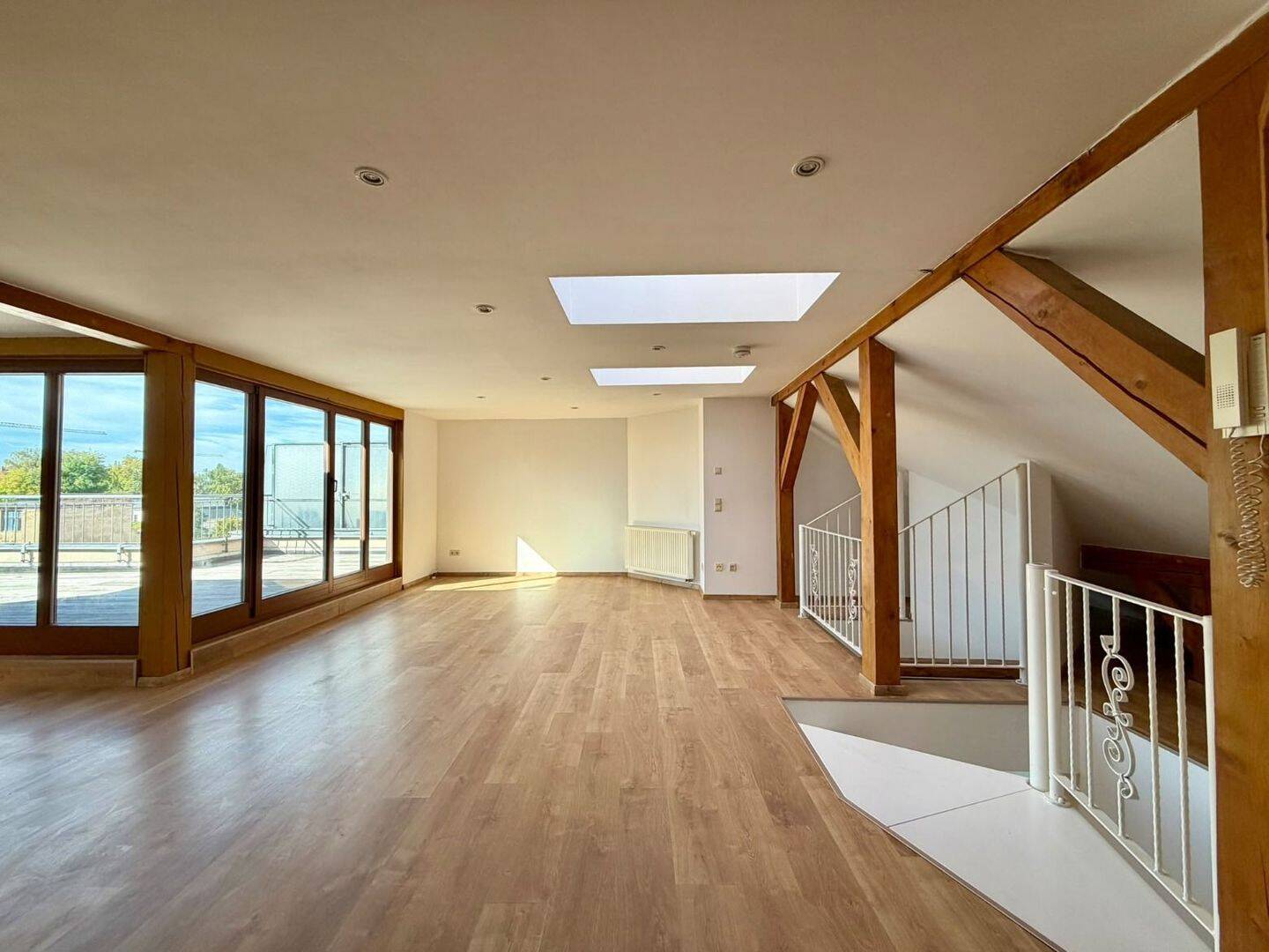 großzügige 3- RWE / Maisonette mit Dachterrasse und Kamin im Herzen von Görlitz ! Carport möglich !, 2826 Görlitz