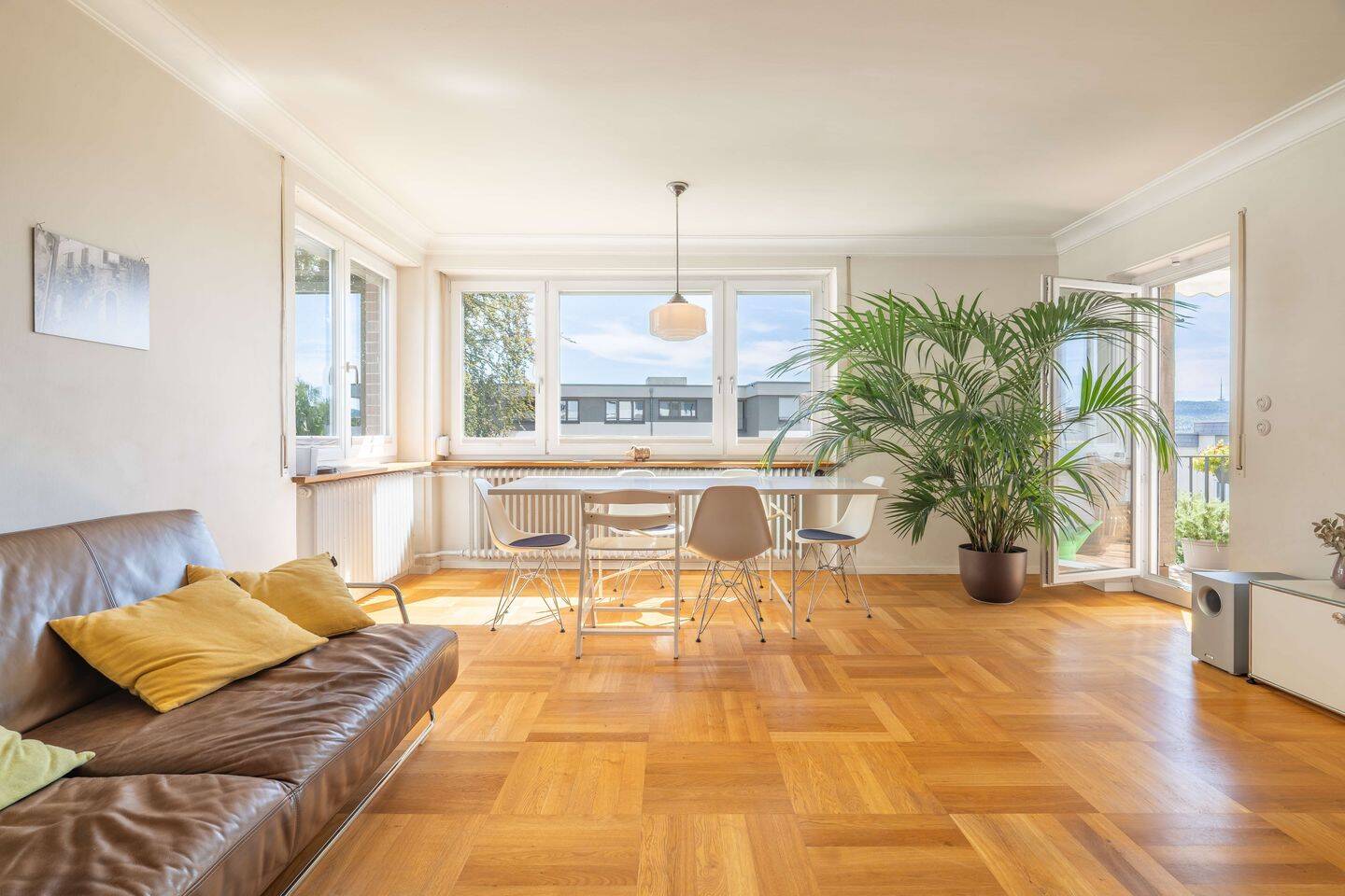Traumhafte 4 Zimmer Wohnung in schöner Wohnlage!, 70374 Stuttgart (Bad Cannstatt Sommerrain)