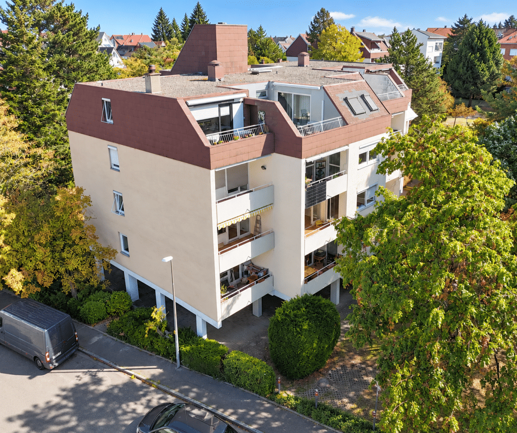 Helle 2 Zi. Wohnung mit Loggia, Parkett und Aufzug in Feiburg St. Georgen, 79111 Freiburg im Breisgau