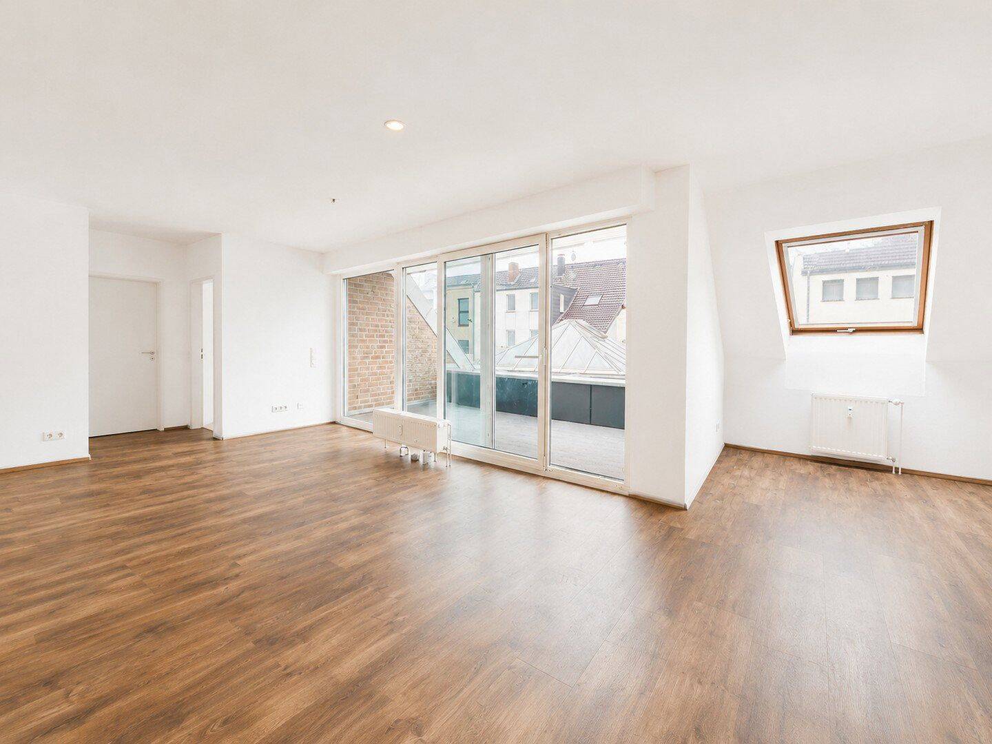 Exklusives Wohnen auf zwei Ebenen – moderne 5-Zimmer-Maisonette mit Balkon & eigener PV-Anlage, 46535 Dinslaken