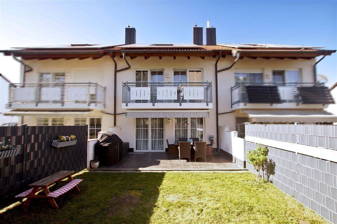 Modernes Reihenmittelhaus mit stilvoller Ausstattung, großem Dachstudio und sonniger Südterrasse, 86462 Langweid a. Lech