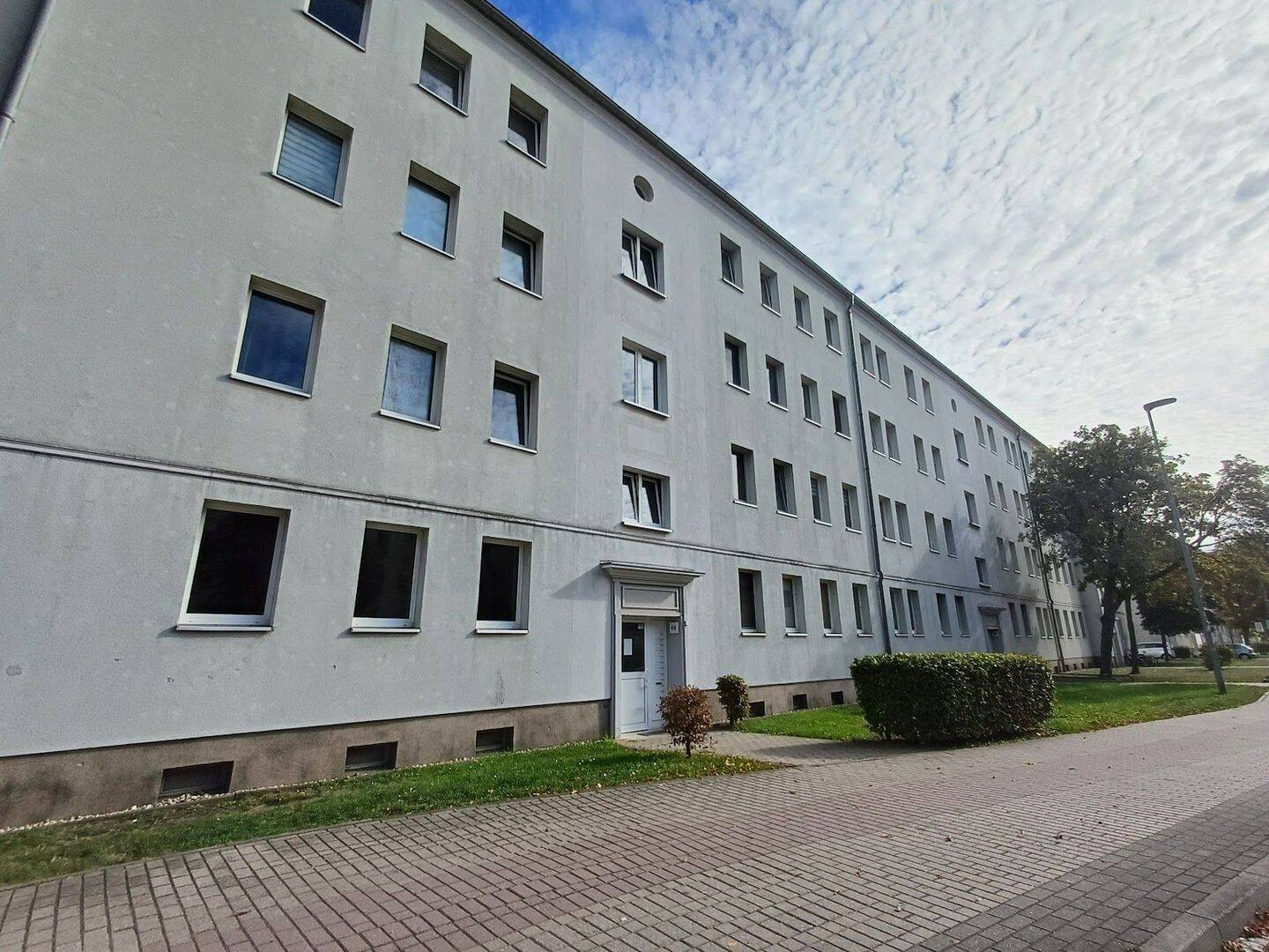 Frisch sanierte 2-Zimmerwohnung im Erdgeschoss – EG links, 6217 Merseburg