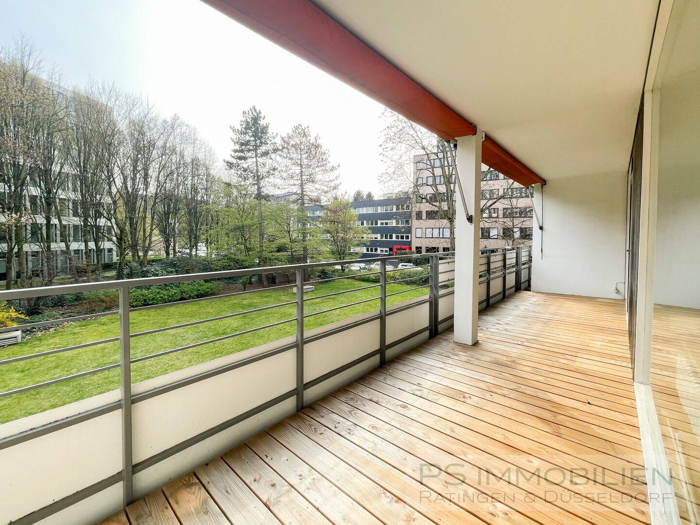 Großzügige 2-Zimmer-Wohnung mit zwei Balkonen und Blick ins Grüne – renovierungsbedürftig, 40474 Düsseldorf (Golzheim Lohausen Pempelfort Stockum)