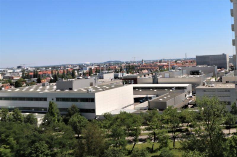Ihr neue Adresse! Zentrales Appartement mit Loggia und Weitblick wartet auf Sie – Olympia-Park!, 80809 München (Milbertshofen-Am Hart Neuhausen-Nymphenburg Schwabing-West)