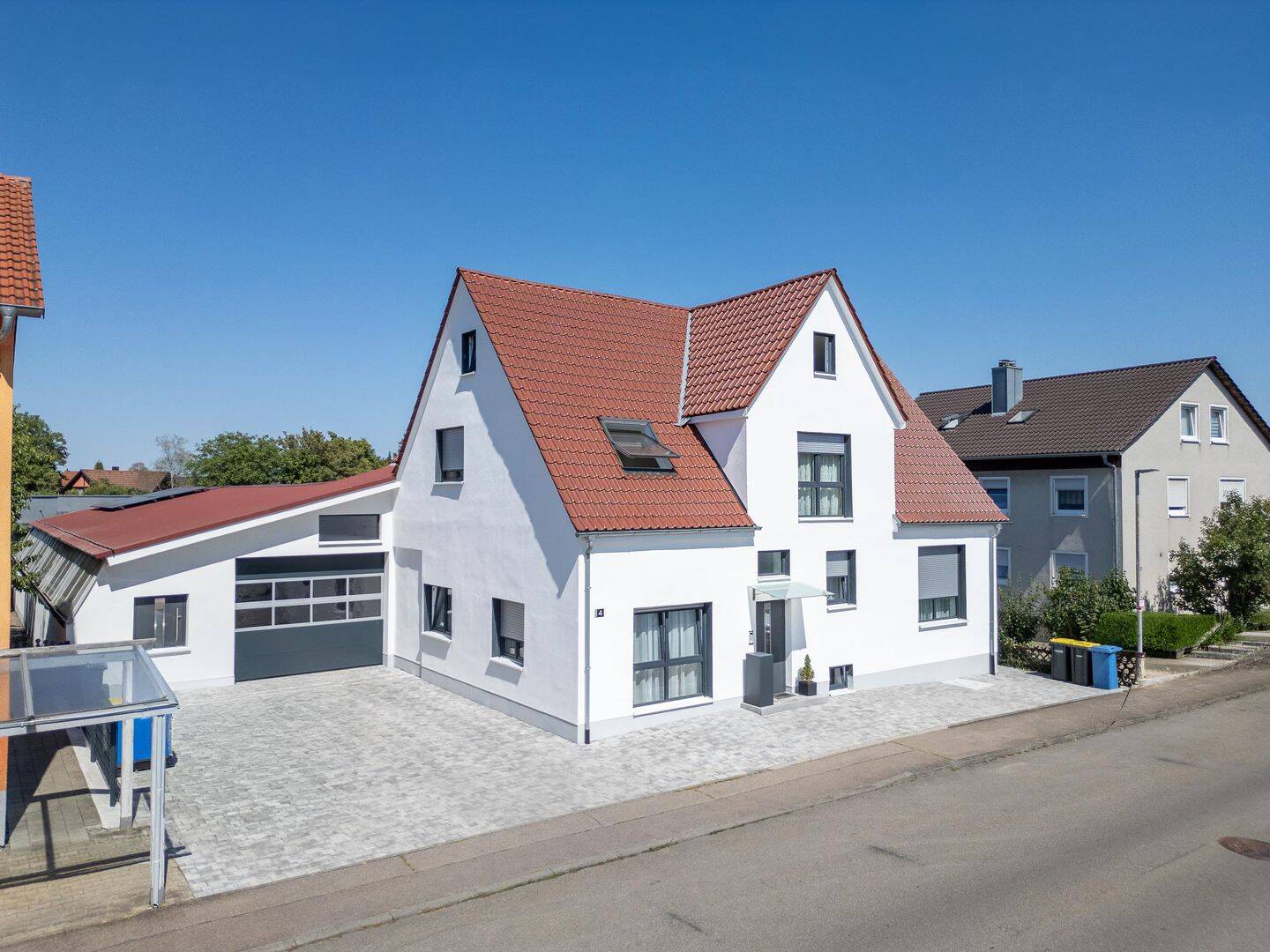 Vollsaniertes Mehrfamilienhaus mit Gewerbehalle, 78647 Trossingen