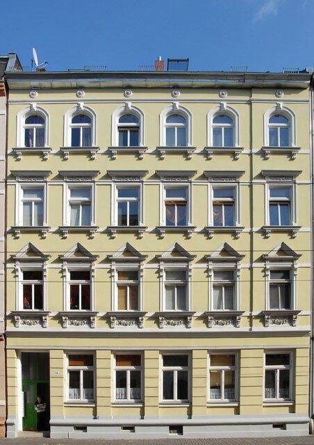 Schick saniert, schön geschnitten: 2 Zimmer mit Balkon & moderner Einbauküche, 8058 Zwickau