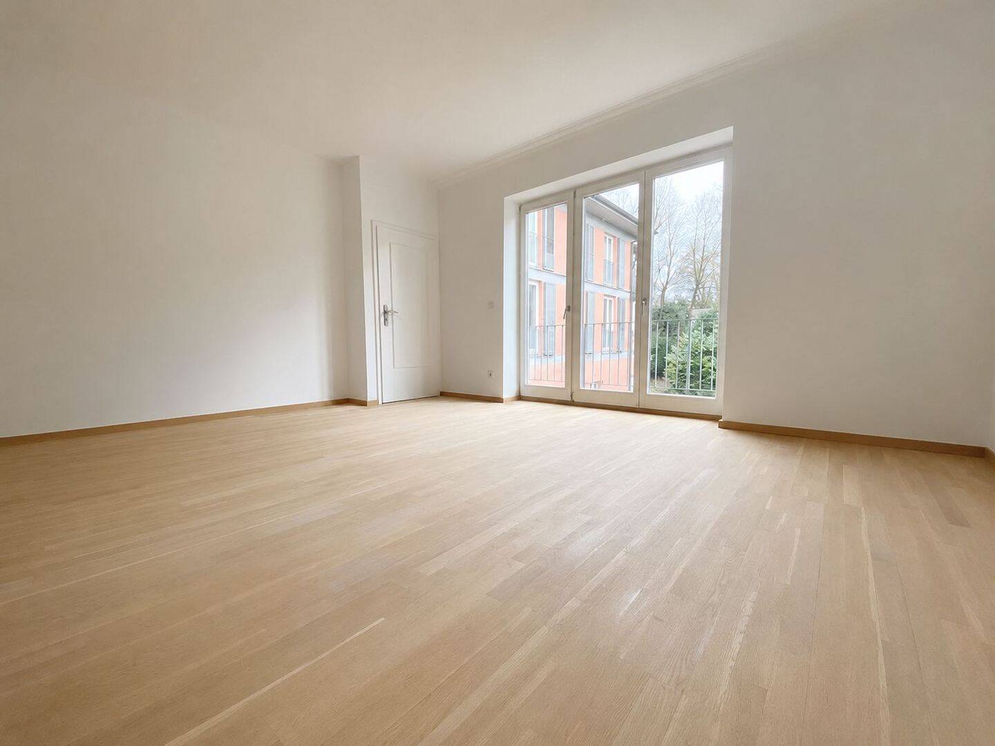 Exklusive 4-Zimmer-Wohnung mit Balkon & Terrasse in Toplage am Herzogpark in Alt-Bogenhausen, 81925 München (Bogenhausen)