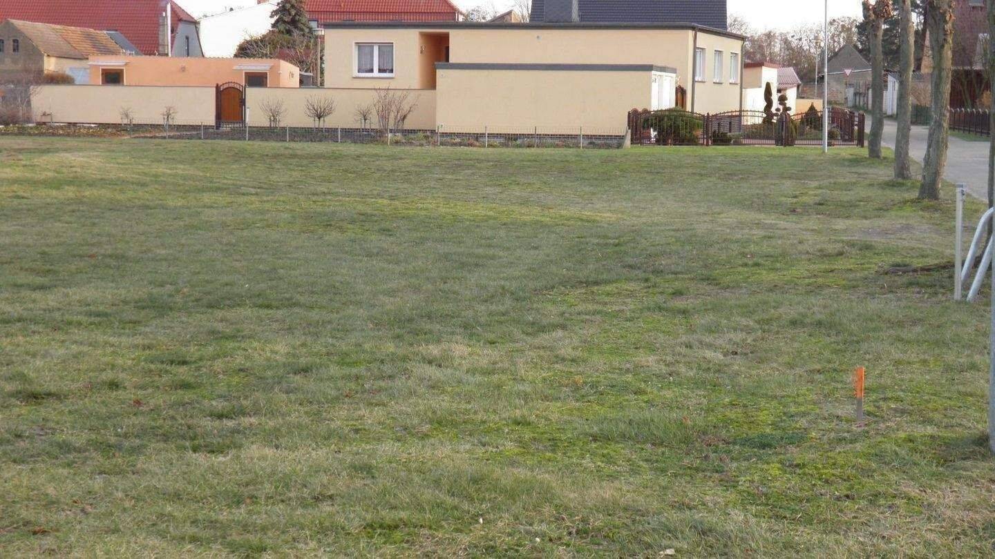 Baugrundstück vorzugsweise für EFH-Bungalowbau in kleiner ruhiger Wohnsiedlung, 15306 Gusow-Platkow