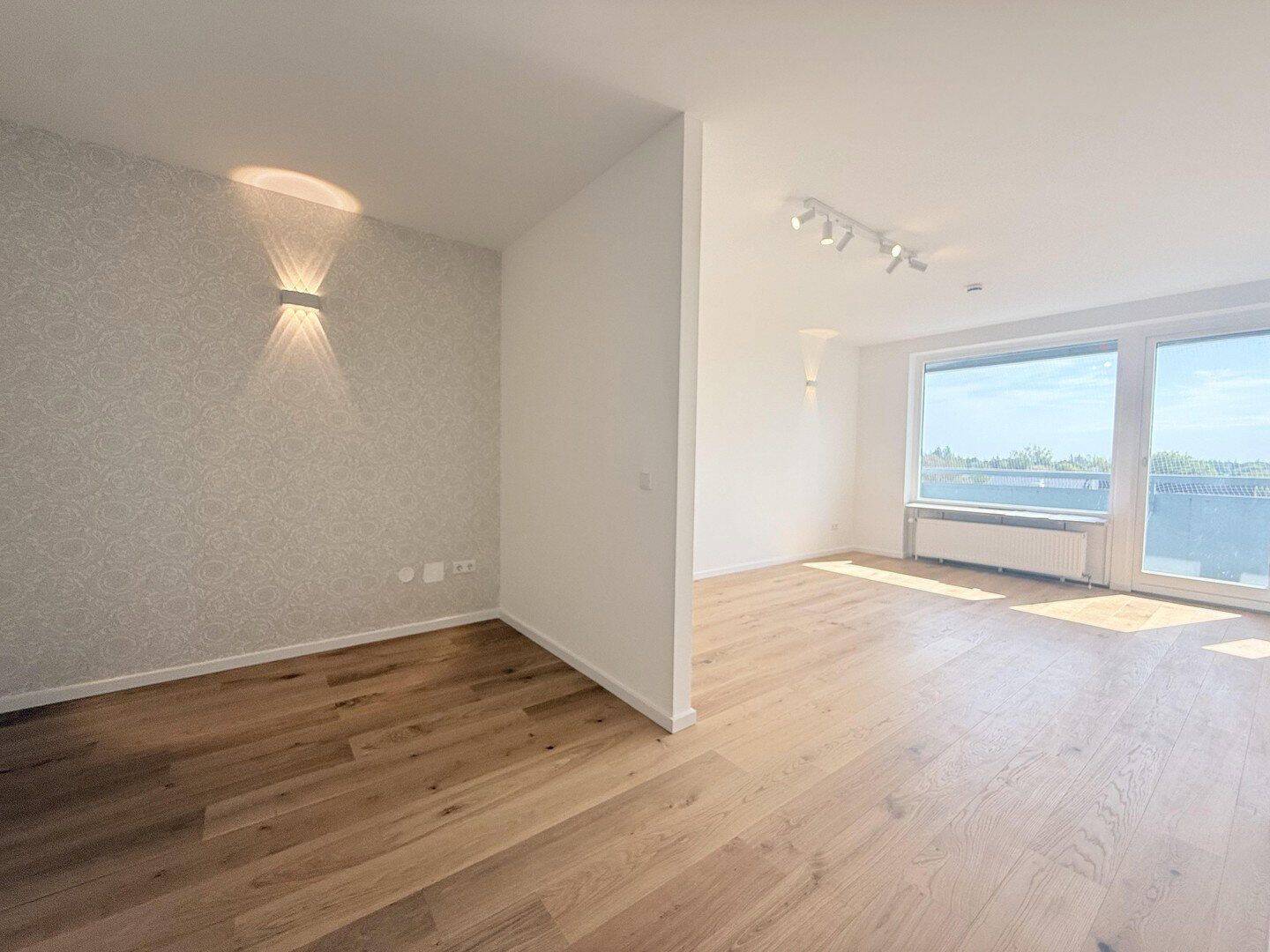 SOFORT Verfügbar: Sanierte 1,5-Zi-Whg mit Balkon und neuer EBK, 81477 München (Thalk. Obersendl.-Forsten-Fürstenr.-Solln)