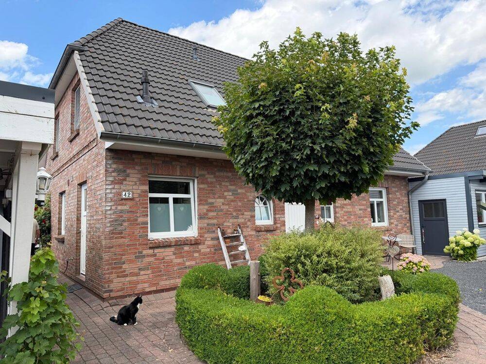 Einfamilienhaus mit Doppelcarport und Stellplatz für Ihren Camper, 25554 Wilster