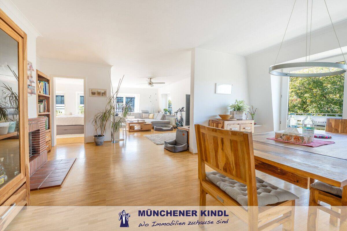 Nymphenburg: Großzügige 4-Zimmer-Wohnung im Dachgeschoss, 80638 München (Moosach Neuhausen-Nymphenburg)