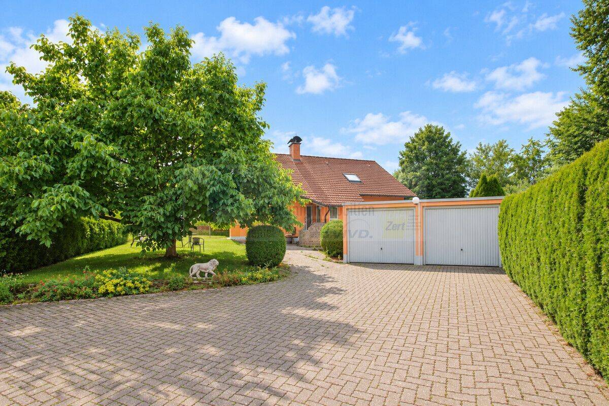 Viel Platz, Ruhe und Privatsphäre – Top-Einfamilienhaus mit Garten, Sommergarten, sep. Souterrainzugang u. Garage in Sackgassenlage von Donaueschingen, 78166 Donaueschingen